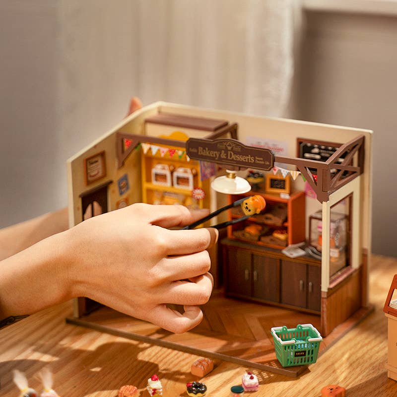 Rolife® Becka's Baking House DIY Miniature | Merry Pin